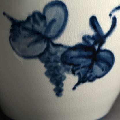 Voluminous Porcelain Vase, Grapes ー近藤 濶 “ぶどう絵 花瓶”