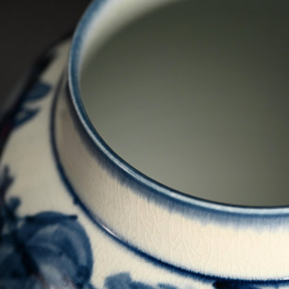 Voluminous Porcelain Vase, Grapes ー近藤 濶 “ぶどう絵 花瓶”