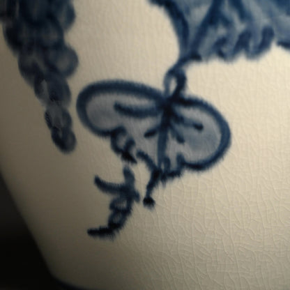 Voluminous Porcelain Vase, Grapes ー近藤 濶 “ぶどう絵 花瓶”