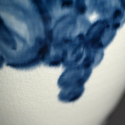 Voluminous Porcelain Vase, Grapes ー近藤 濶 “ぶどう絵 花瓶”