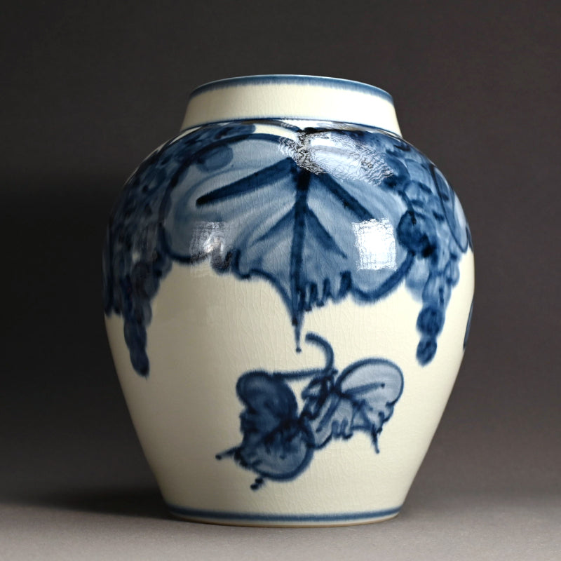 Voluminous Porcelain Vase, Grapes ー近藤 濶 “ぶどう絵 花瓶”