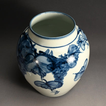 Voluminous Porcelain Vase, Grapes ー近藤 濶 “ぶどう絵 花瓶”