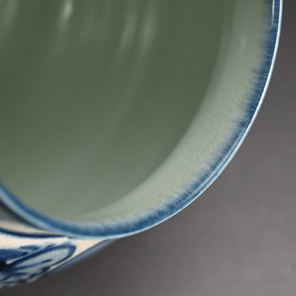 Voluminous Porcelain Vase, Grapes ー近藤 濶 “ぶどう絵 花瓶”