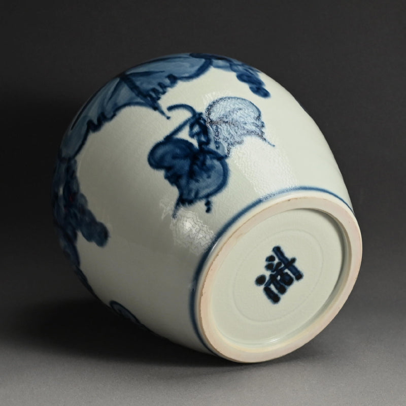 Voluminous Porcelain Vase, Grapes ー近藤 濶 “ぶどう絵 花瓶”