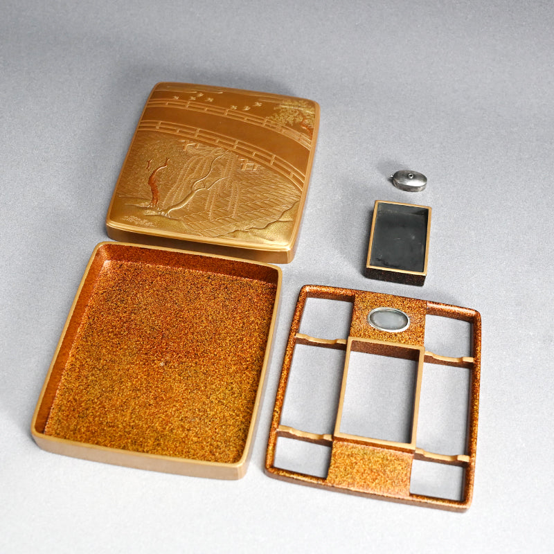 Antique Japanese Shimmering Gold Lacquer Suzuri Bako Writing Box ー"柳橋蒔絵御小硯"