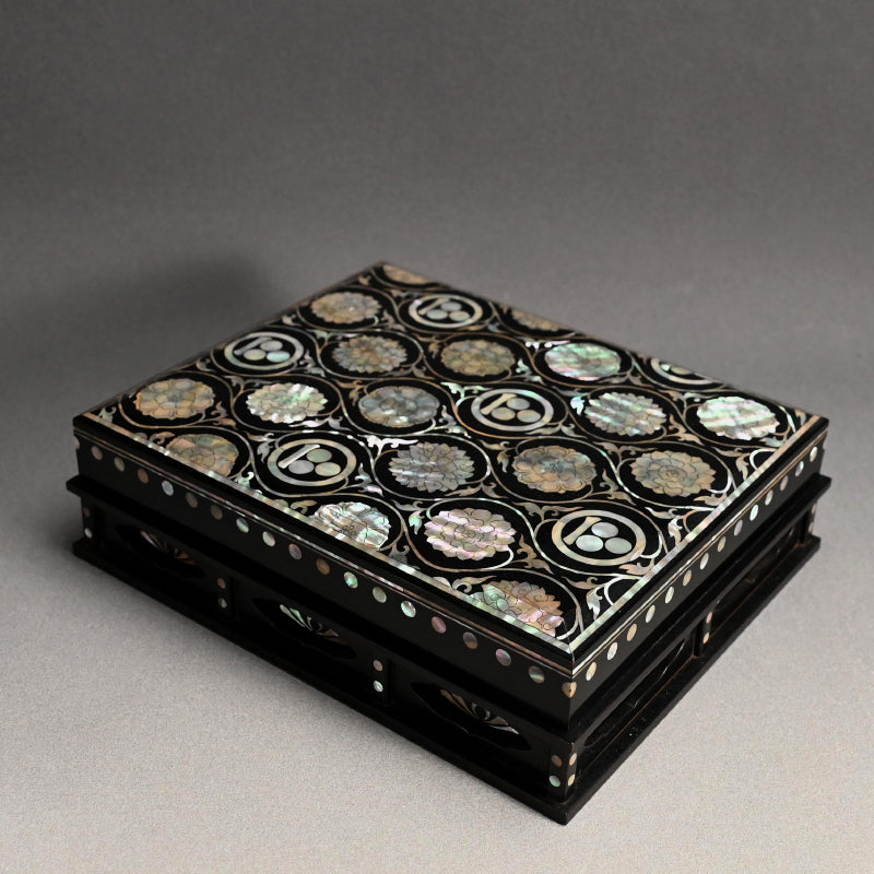 Incredible Mother of Pearl Inlay Suzuri Bako Lacquer Writing Box