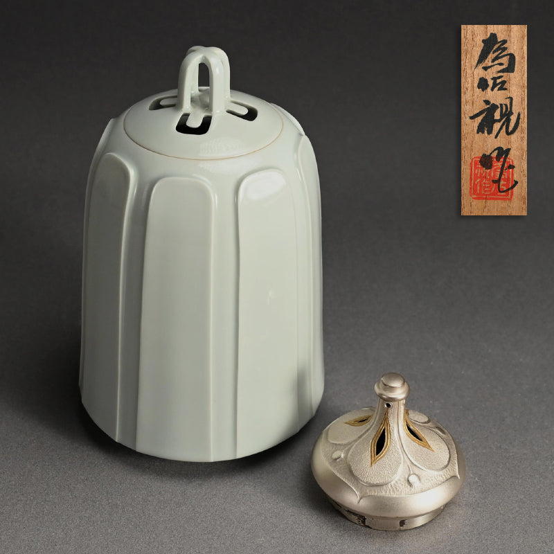 Exquisite Contemporary Porcelain Koro ー松本 為佐視 “白瓷清和 飾器”