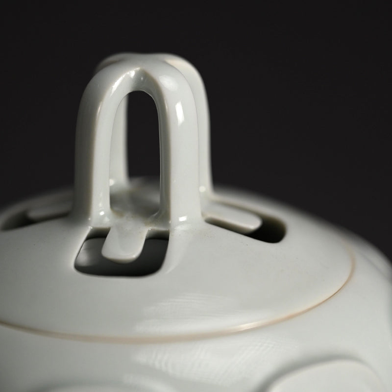 Exquisite Contemporary Porcelain Koro ー松本 為佐視 “白瓷清和 飾器”