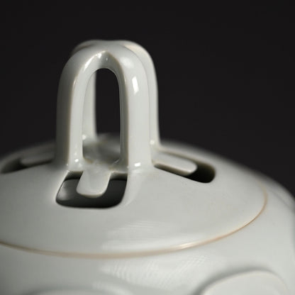 Exquisite Contemporary Porcelain Koro ー松本 為佐視 “白瓷清和 飾器”