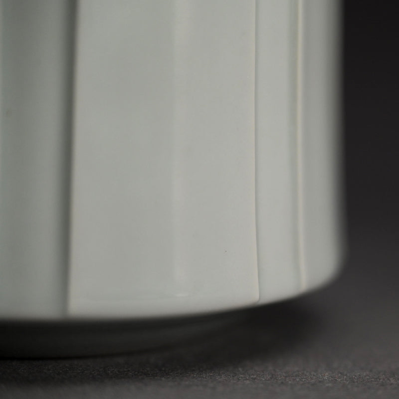 Exquisite Contemporary Porcelain Koro ー松本 為佐視 “白瓷清和 飾器”