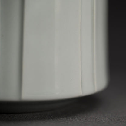 Exquisite Contemporary Porcelain Koro ー松本 為佐視 “白瓷清和 飾器”