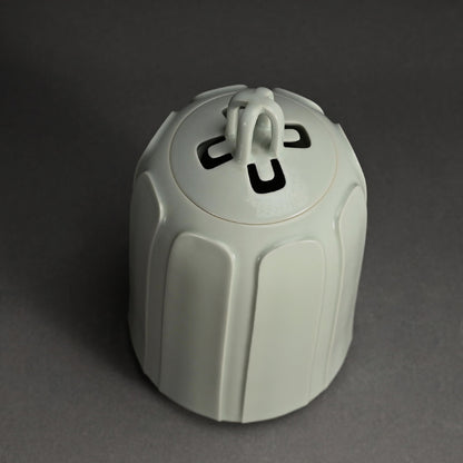 Exquisite Contemporary Porcelain Koro ー松本 為佐視 “白瓷清和 飾器”