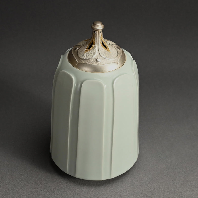 Exquisite Contemporary Porcelain Koro ー松本 為佐視 “白瓷清和 飾器”