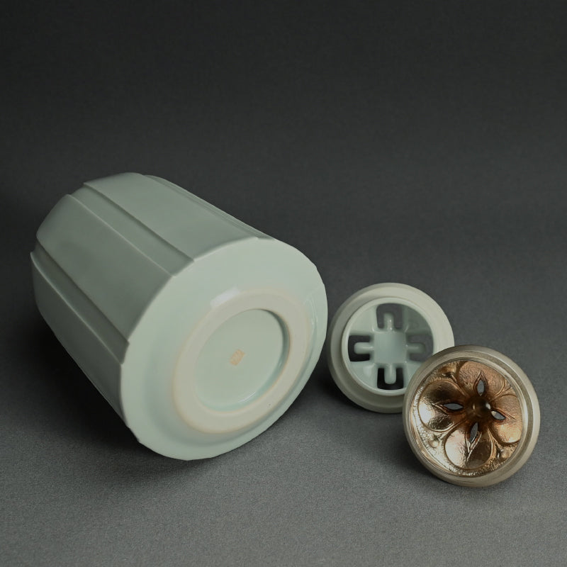 Exquisite Contemporary Porcelain Koro ー松本 為佐視 “白瓷清和 飾器”