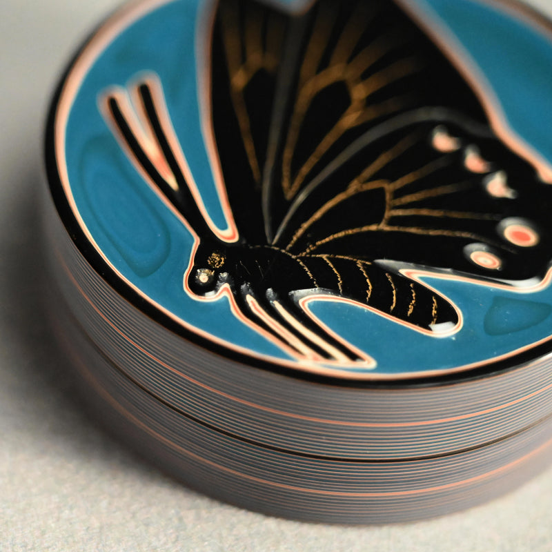 Carved Lacquer Kogo Incense Case ー音丸 淳 "堆漆くろあげは香合"