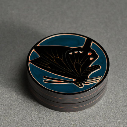 Carved Lacquer Kogo Incense Case ー音丸 淳 "堆漆くろあげは香合"