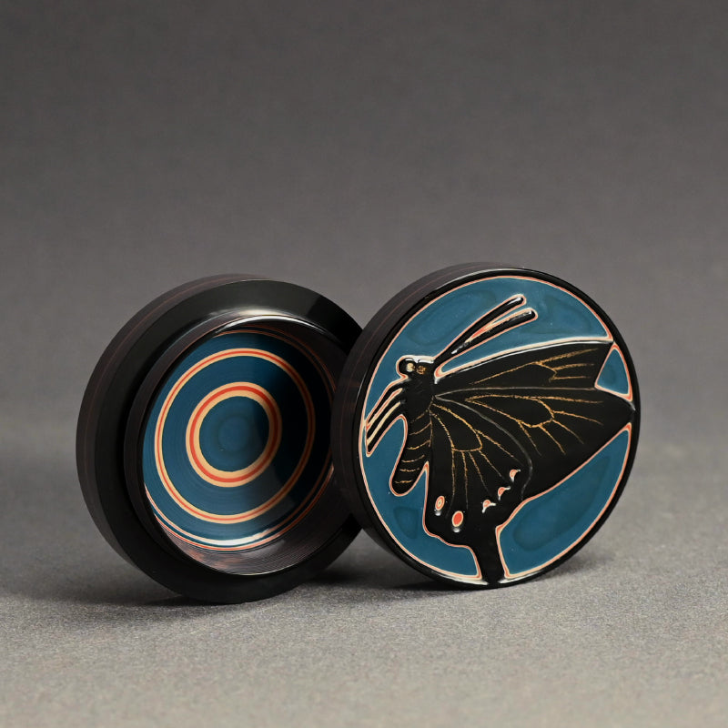 Carved Lacquer Kogo Incense Case ー音丸 淳 "堆漆くろあげは香合"