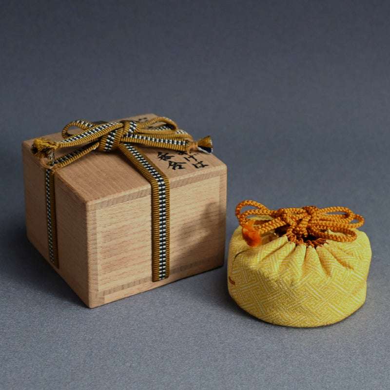 Carved Lacquer Kogo Incense Case ー音丸 淳 "堆漆くろあげは香合"