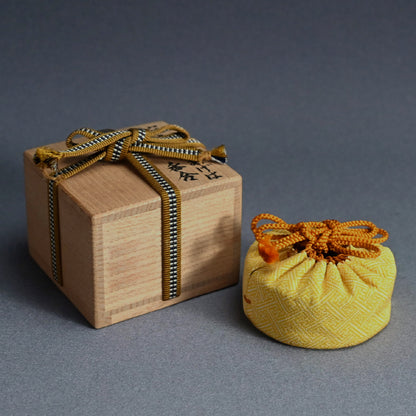 Carved Lacquer Kogo Incense Case ー音丸 淳 "堆漆くろあげは香合"