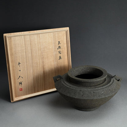 Stylish Contemporary Black Vase ー井口 大輔 “黒錆陶壺”