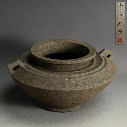 Stylish Contemporary Black Vase ー井口 大輔 “黒錆陶壺”