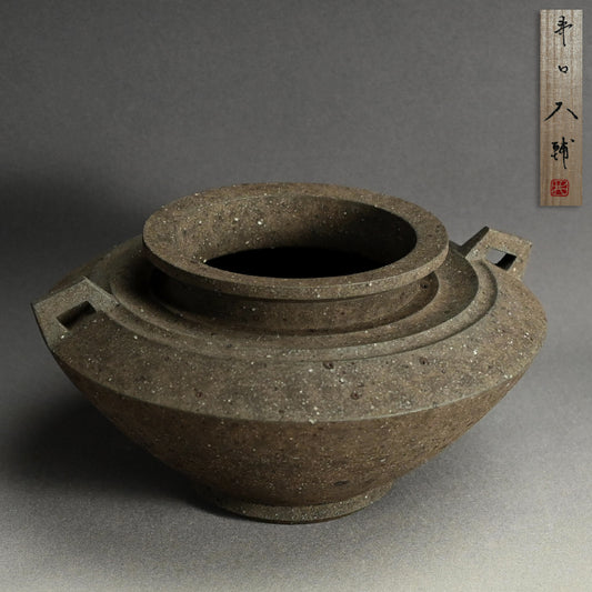 Stylish Contemporary Black Vase ー井口 大輔 “黒錆陶壺”