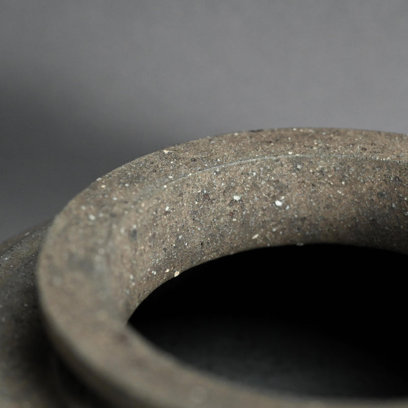 Stylish Contemporary Black Vase ー井口 大輔 “黒錆陶壺”