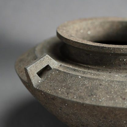 Stylish Contemporary Black Vase ー井口 大輔 “黒錆陶壺”