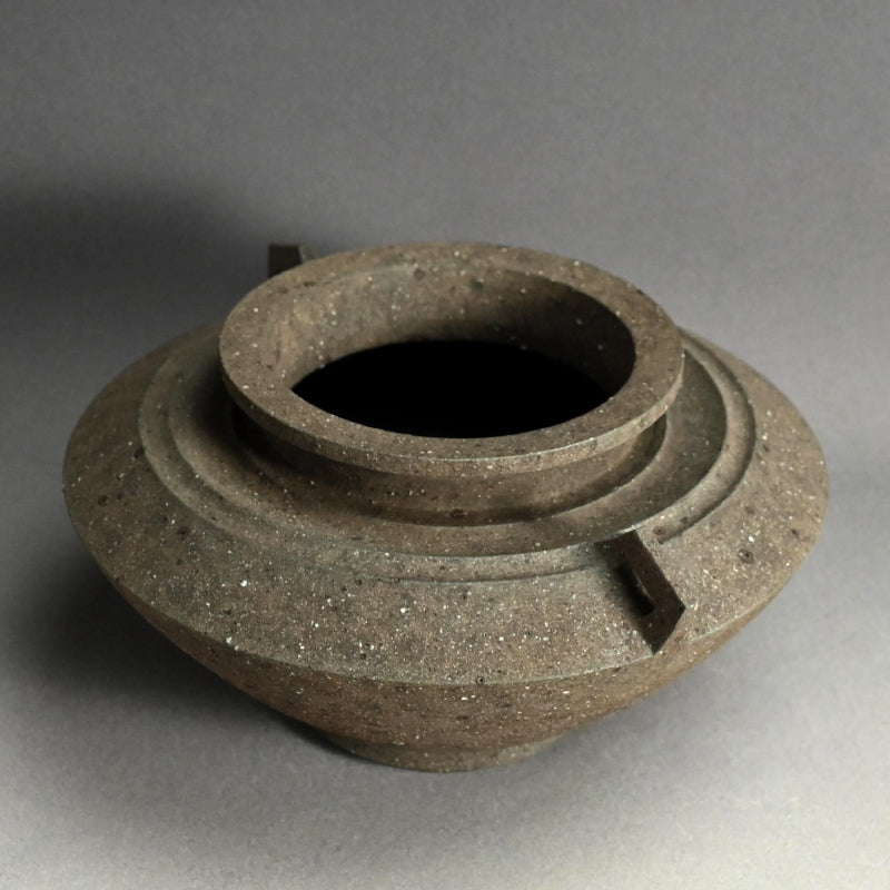 Stylish Contemporary Black Vase ー井口 大輔 “黒錆陶壺”