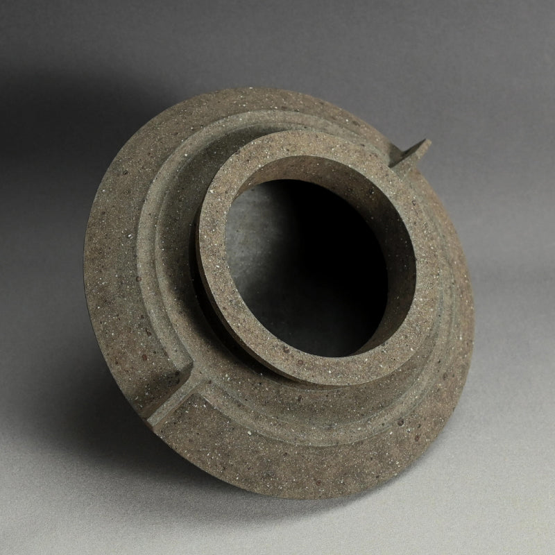 Stylish Contemporary Black Vase ー井口 大輔 “黒錆陶壺”