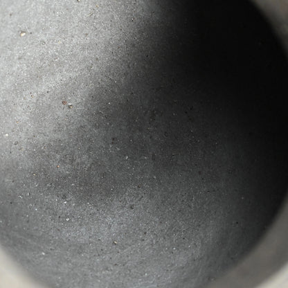 Stylish Contemporary Black Vase ー井口 大輔 “黒錆陶壺”