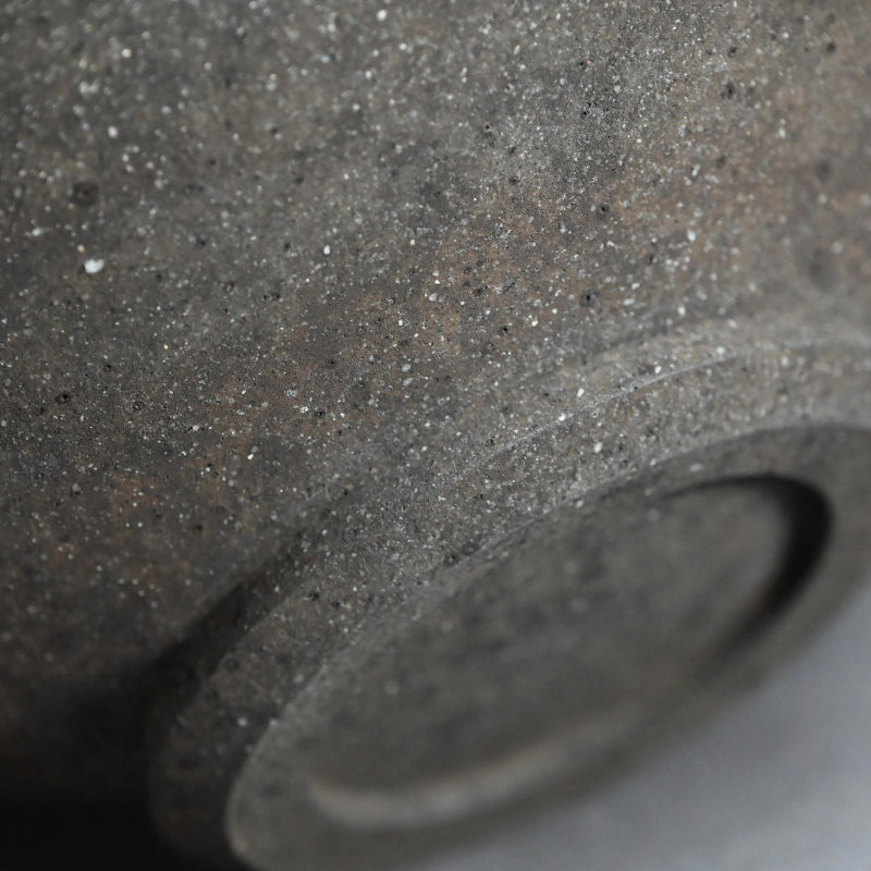 Stylish Contemporary Black Vase ー井口 大輔 “黒錆陶壺”