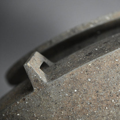 Stylish Contemporary Black Vase ー井口 大輔 “黒錆陶壺”