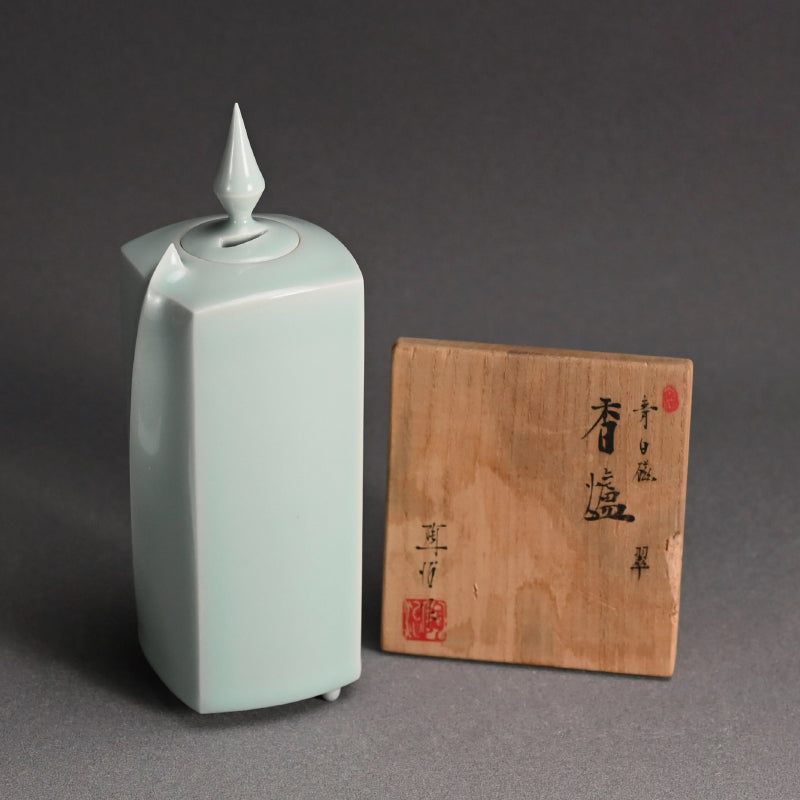 Elegant Celadon Koro ー深見 陶治 “青白磁 香爐 翠”