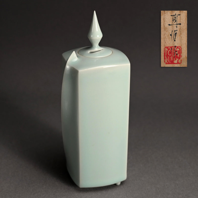 Elegant Celadon Koro ー深見 陶治 “青白磁 香爐 翠”