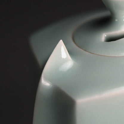 Elegant Celadon Koro ー深見 陶治 “青白磁 香爐 翠”