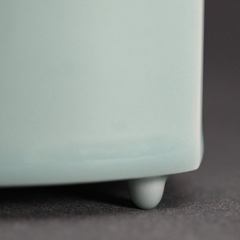 Elegant Celadon Koro ー深見 陶治 “青白磁 香爐 翠”