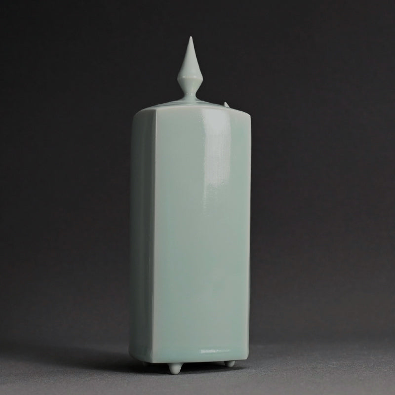 Elegant Celadon Koro ー深見 陶治 “青白磁 香爐 翠”
