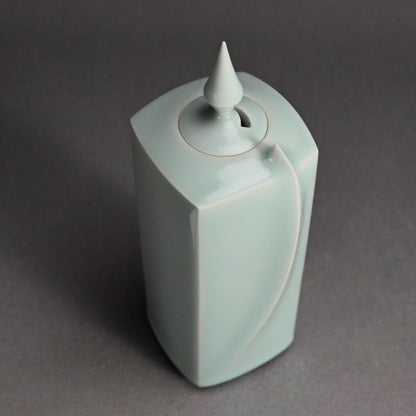 Elegant Celadon Koro ー深見 陶治 “青白磁 香爐 翠”