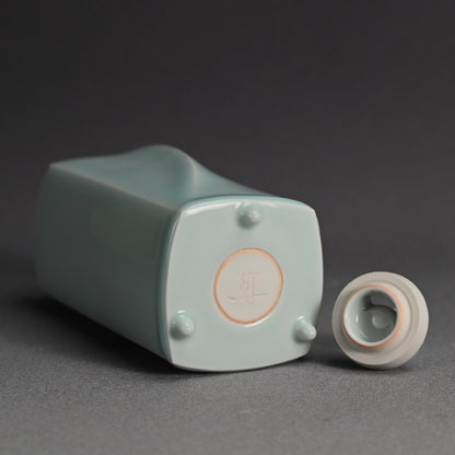 Elegant Celadon Koro ー深見 陶治 “青白磁 香爐 翠”