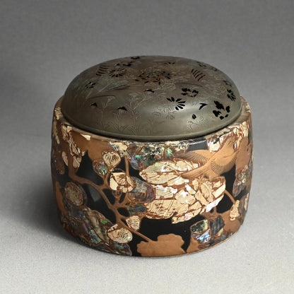 日本の古代漆器「香炉」