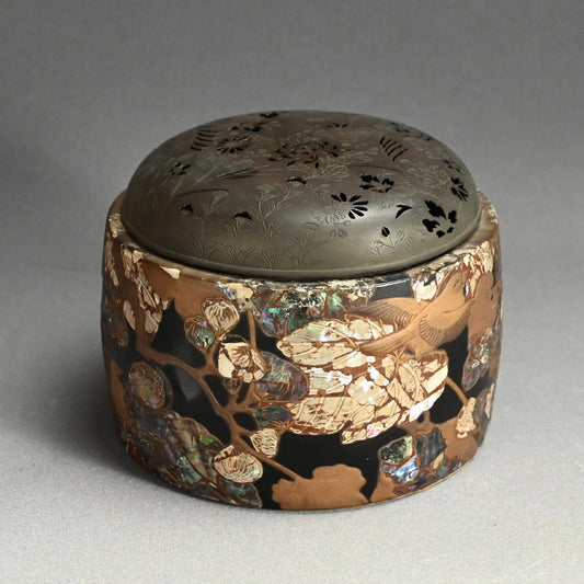 日本の古代漆器「香炉」