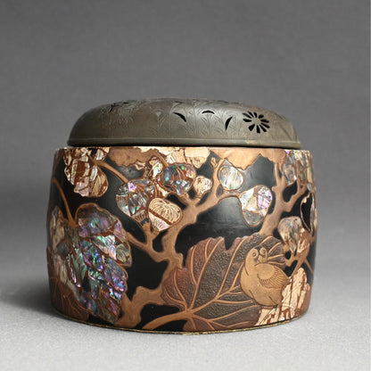 日本の古代漆器「香炉」