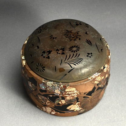 日本の古代漆器「香炉」