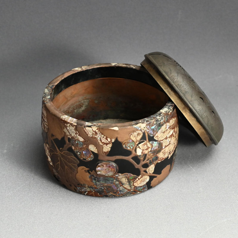 日本の古代漆器「香炉」