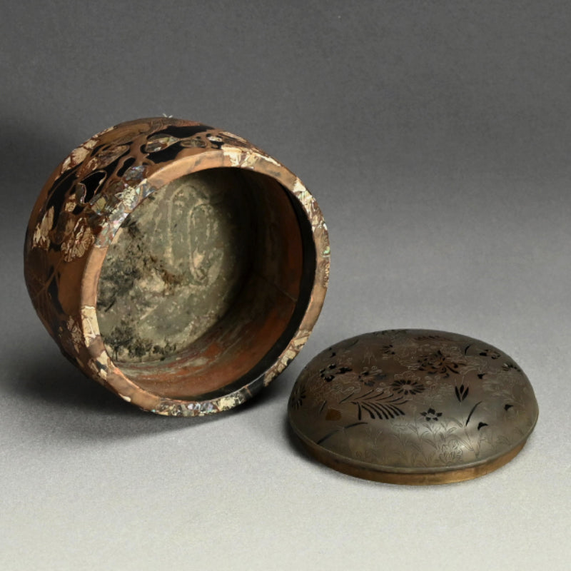 日本の古代漆器「香炉」