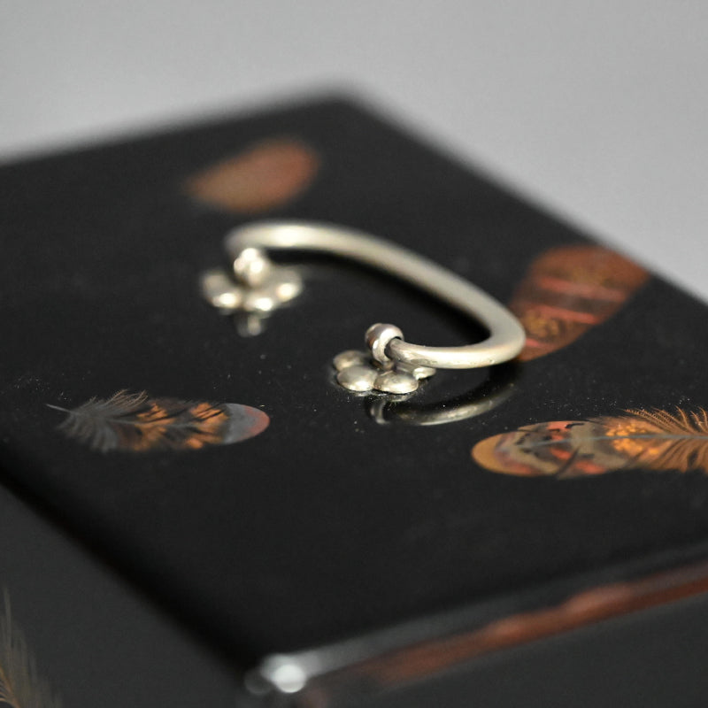 精巧な日本製漆塗りロックボックス（引き出し付き、シルバー金具）