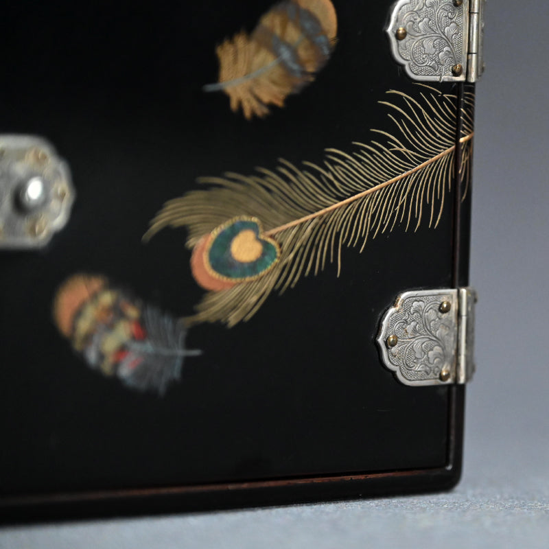 精巧な日本製漆塗りロックボックス（引き出し付き、シルバー金具）