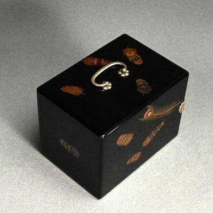 精巧な日本製漆塗りロックボックス（引き出し付き、シルバー金具）