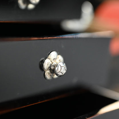 精巧な日本製漆塗りロックボックス（引き出し付き、シルバー金具）